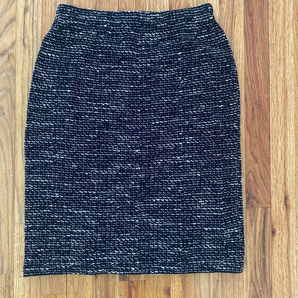 ST. JOHN skirt, black and white women's size 6.